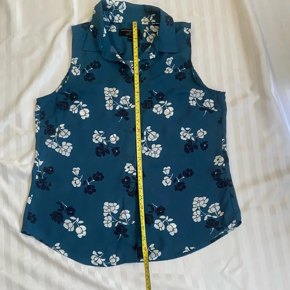 Banana Republic sleeveless blouse - Picture 6 of 6